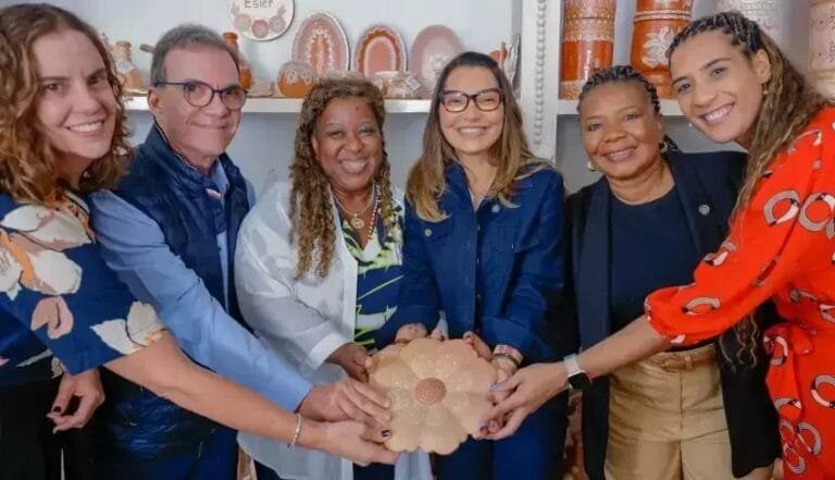 Visita do Sebrae valoriza o artesanato feminino no Vale do Jequitinhonha