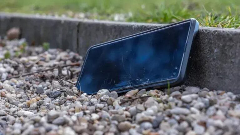 Como agir rapidamente após o roubo do seu celular: um guia prático