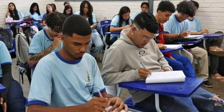 Pé-de-Meia: Estudantes do Enem 2025 podem ganhar R$ 200 a mais