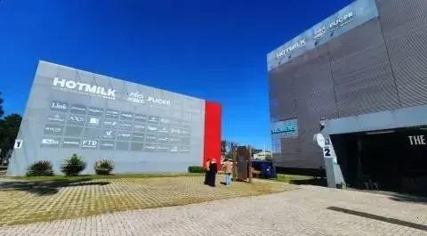 PUCPR recebe 18 novas empresas no ecossistema HotMilk de inovação