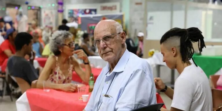 Almoço especial de Natal para população de rua em São Paulo