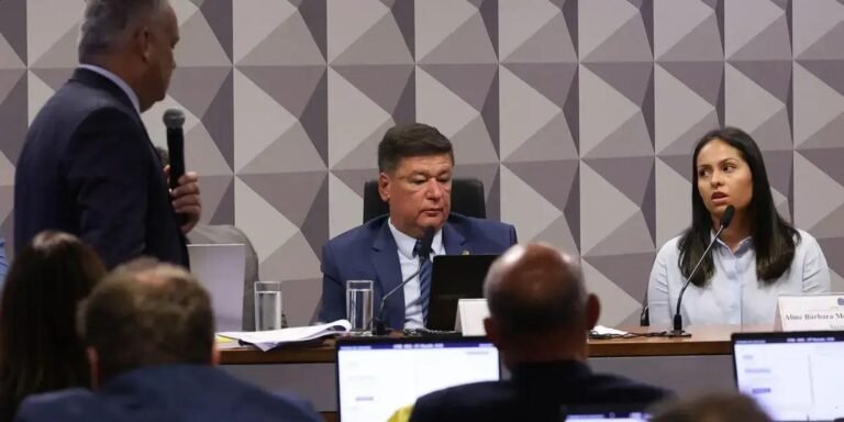 Aline Cabral depõe sobre esquema de fraudes no INSS