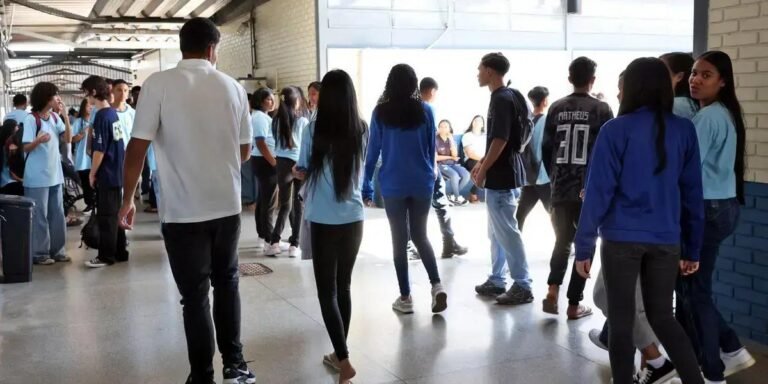 MEC libera pagamento do Pé-de-Meia para estudantes de novembro e dezembro